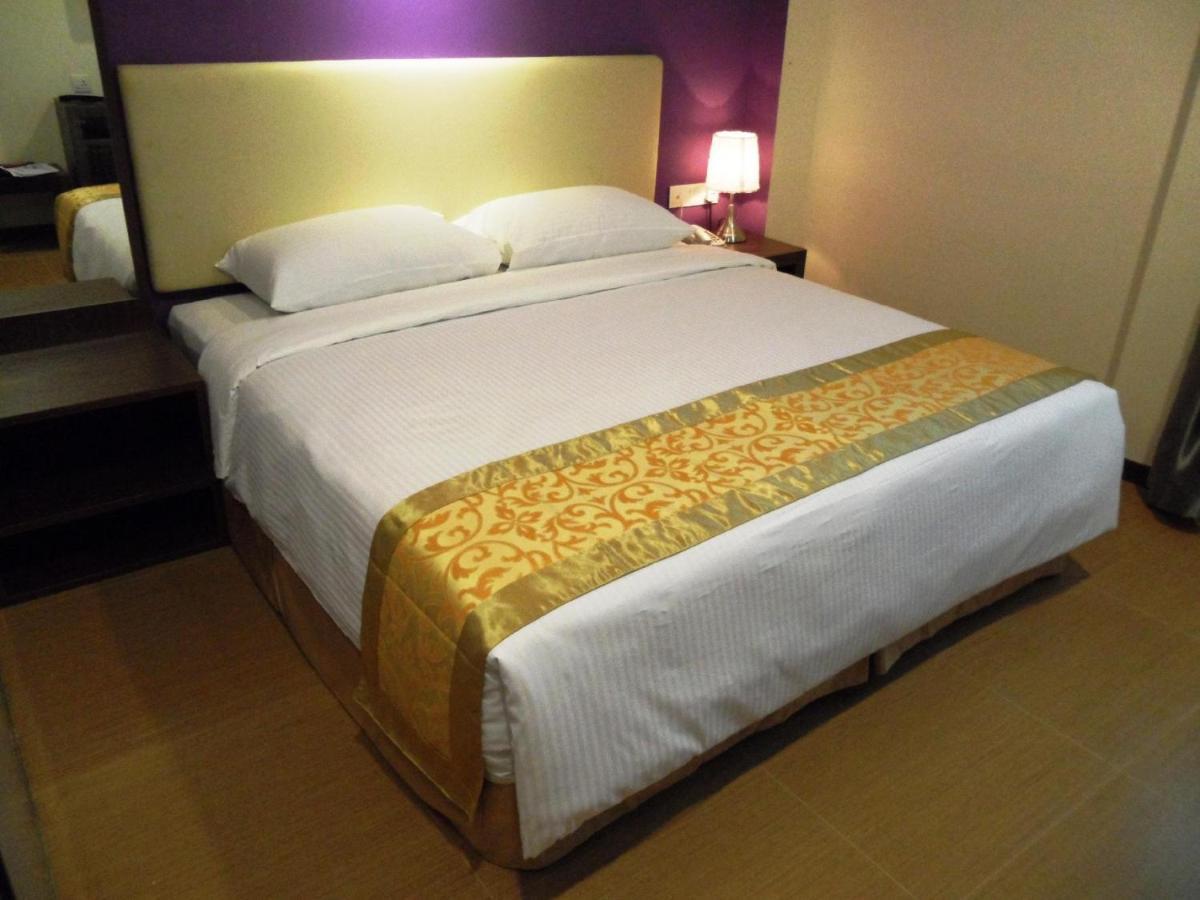 Eight Days Boutique Hotel - Mount Austin Johor Bahru Exterior photo